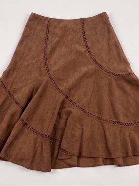 Le Château Vintage Brown
Faux Suede Crochet Patchwork
Midi Skirt Size 9/10